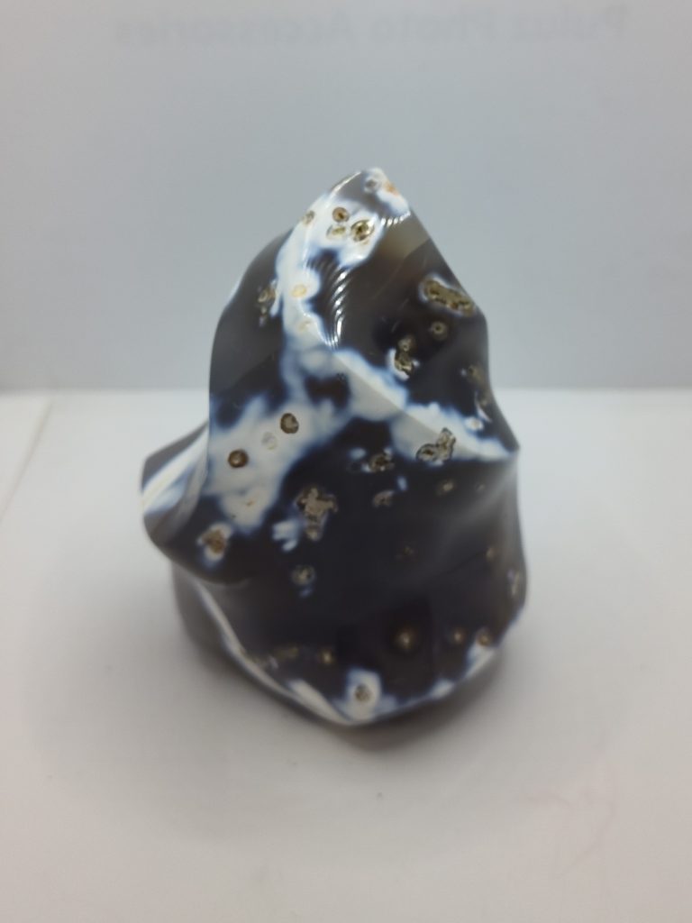 Orca Agate: Unique Patterns and Vibrant Colors 1 Orca Agate