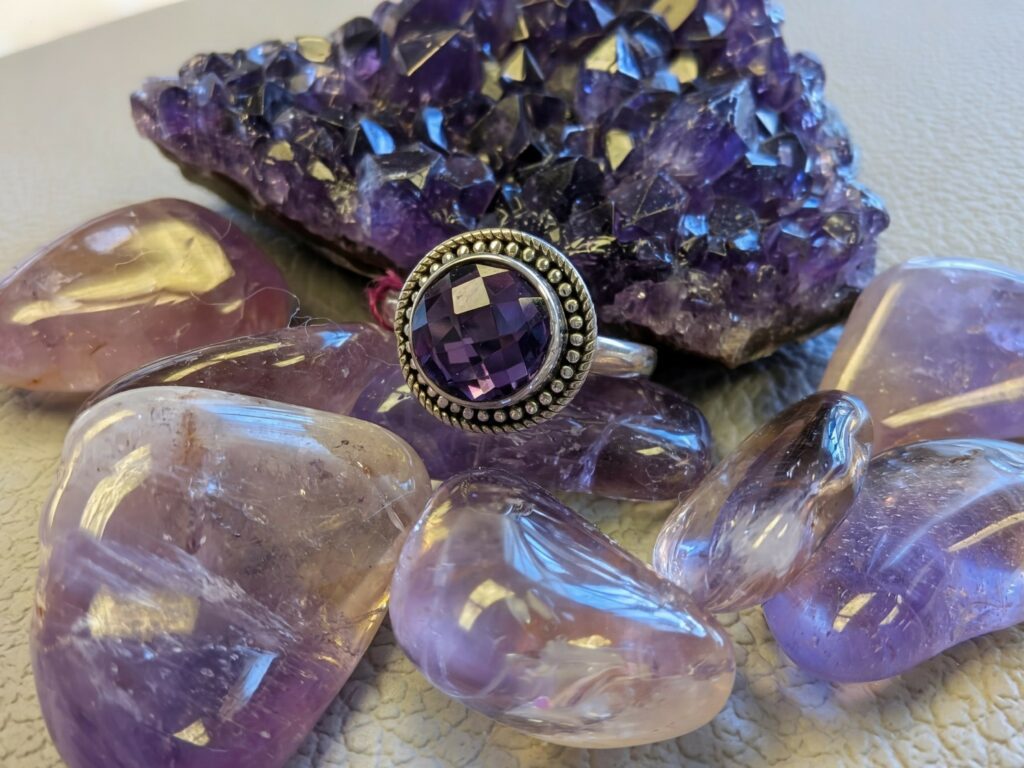 Amethyst: 10 Powerful Secrets of the Ultimate Healing Stone 1 Amethyst