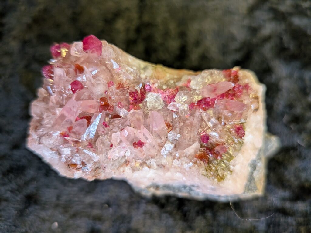 PXL_20250916_195611516.MACRO_FOCUS cobalto calcite